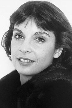 Talia Shire interpreta Adrianna