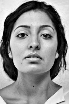 Ellora Torchia interpreta Connie