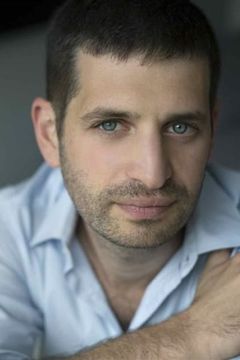 Jeremy Zylberberg interpreta Policier centre de rétention