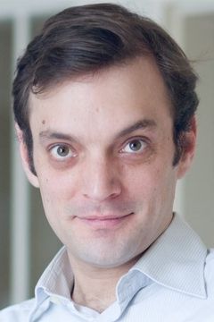 François Raison interpreta Doctor / Radio Voice (voice)