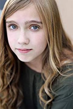 Amelia Oswald interpreta 12-Year-Old Julie