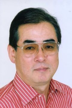 Yousuke Akimoto interpreta Umibe President