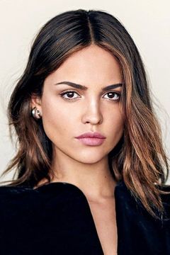Eiza González interpreta Riya