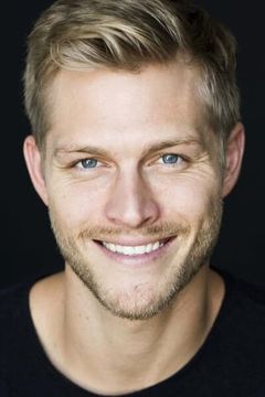 Bryce Durfee interpreta Steve