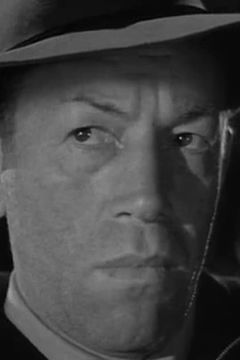 Billy Nelson interpreta Hood (uncredited)