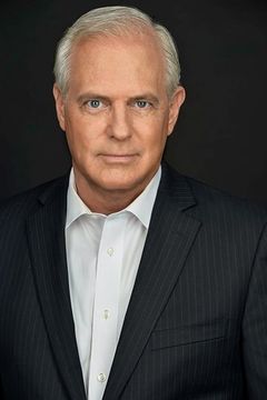 Bill Riales interpreta Judge
