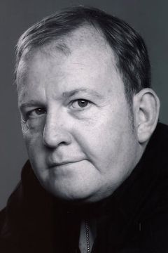 Ford Kiernan interpreta Gavin