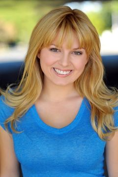 Savannah Ostler interpreta Barfing Girl / Waitress (uncredited)