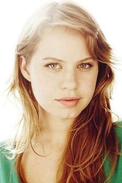 Emily Althaus interpreta Kiki Page