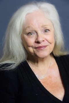 Lynette Curran interpreta Maureen