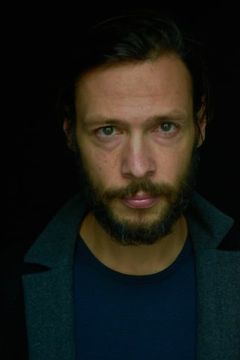 Hugo Dillon interpreta Dr. Crane
