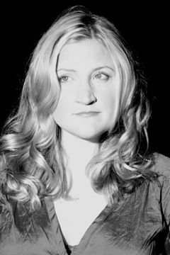 Sarah Thyre interpreta Additional Voices (voice)