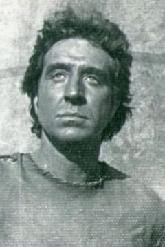 Román Ariznavarreta interpreta Bounty Hunter (uncredited)