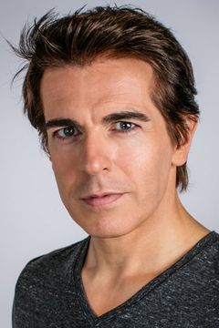 Sean Francis George interpreta Spanish Soldier (uncredited)