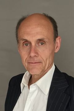 Robert Verlaque interpreta Dickerman