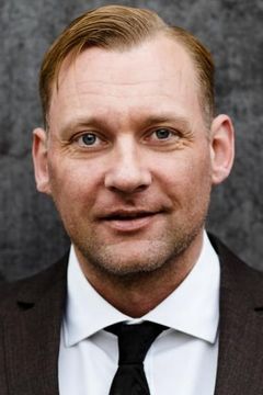 Marko Dyrlich interpreta Anselm Koch