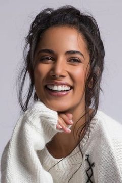 Nadia Kounda interpreta Sana