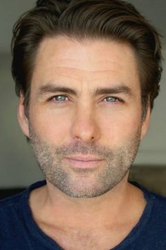 Kieren Hutchison interpreta Tim Sullivan