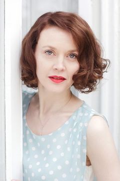 Simone Kirby interpreta Tyva Hightopp