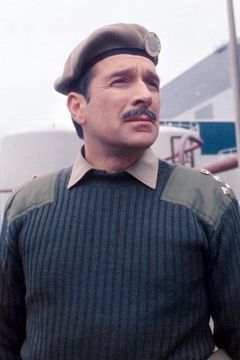 Nicholas Courtney interpreta Archbishop of Canterbury