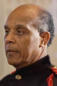 James Allen interpreta Ed