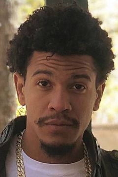 Christopher St. Mary interpreta Lionel