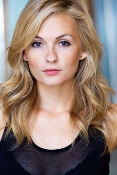 Lindsey Gort interpreta Amy Quinn