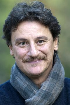 Giorgio Tirabassi interpreta Roberto Ardenzi