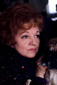 Hermione Baddeley interpreta Auntie Shrew (voice)