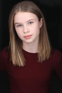 Trinity Likins interpreta Amelia