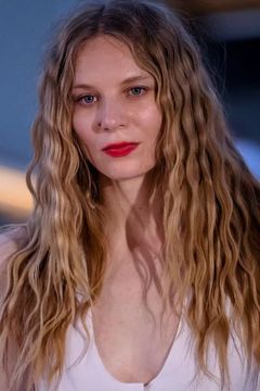 Lilith Stangenberg interpreta Bea