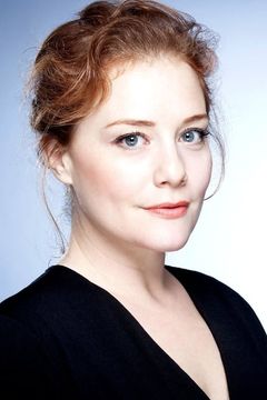 Charlotte Lucas interpreta Gwen