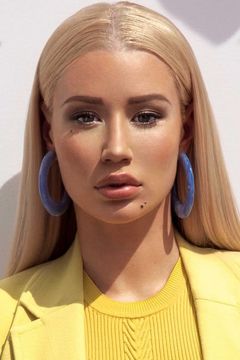 Iggy Azalea interpreta Female Racer