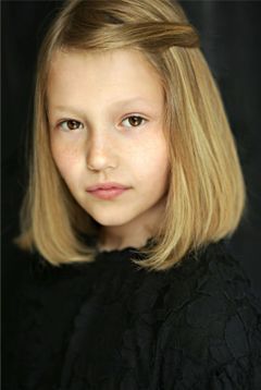 Florrie Wilkinson interpreta Jackie Ratch