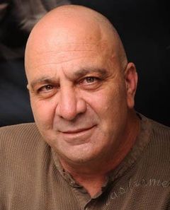 Arie Tcherner interpreta The Director
