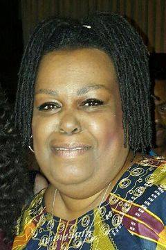 Karen Y. McClain interpreta Betty