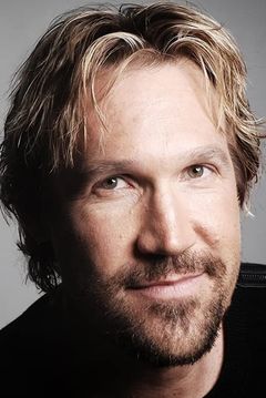 David A.R. White interpreta Army Pilot (uncredited)