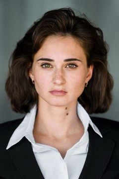 Natalia Witmer interpreta Mirdin's Sister (uncredited)