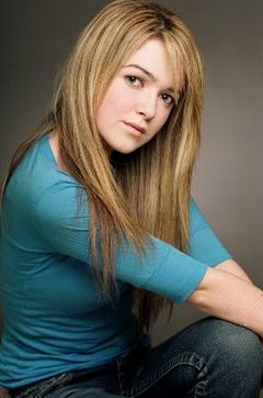 Karle Warren interpreta Lauren Cassidy