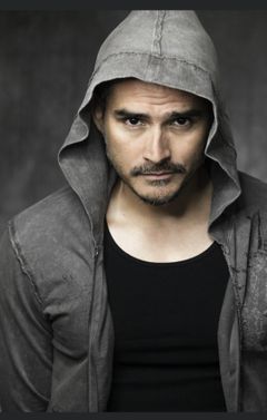Abraham Martinez interpreta Dominic