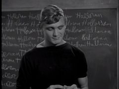 Robert Morris interpreta Student (uncredited)