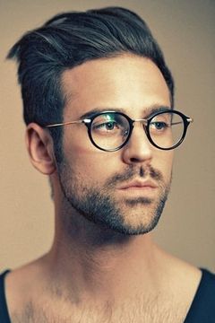 Ryan Lewis interpreta Deputy Sullivan