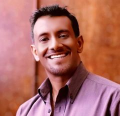 Suman C. Tharan interpreta Prison Guard