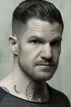 Andy Hurley interpreta Andy Hurley (Fall Out Boy)