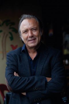 Frank Opperman interpreta Internal Security