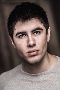 Damian Romeo interpreta Matt Press