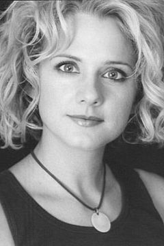 Caroline Keenan interpreta Tina
