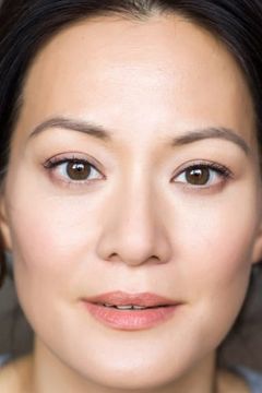 Caroline Pho interpreta Lab Worker (uncredited)