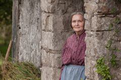 Aileen Henry interpreta Alice