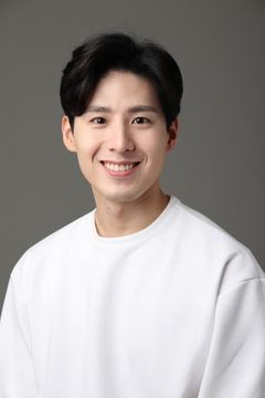 Ahn Hwi-tae interpreta Ryu Jong-ui